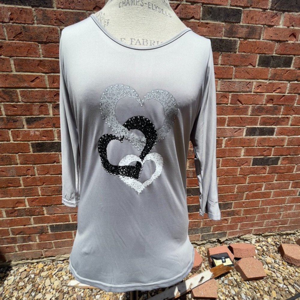3 Hearts Silk Like Shirt - M